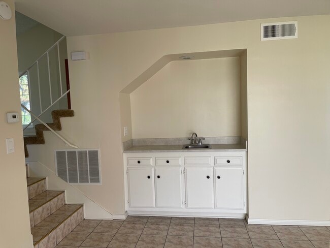 Building Photo - 15507 Caulfield Ave