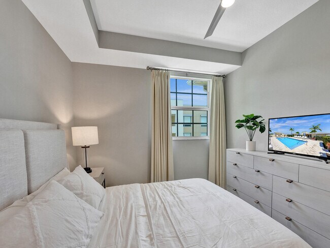 Building Photo - 225 NE 1st St