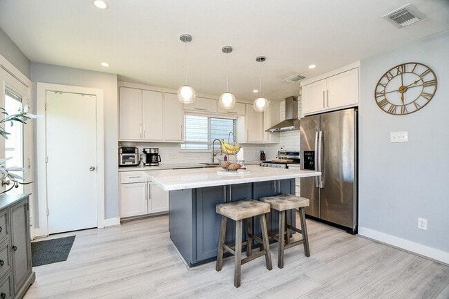 Building Photo - 6322 Hall Pond Ct