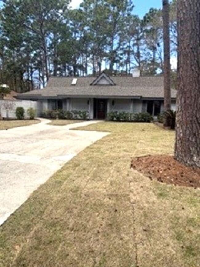 Building Photo - Lovely Remodeled Home In Hilton Head Plantation