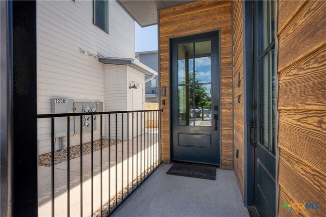 Building Photo - 1208 N Academy Ave