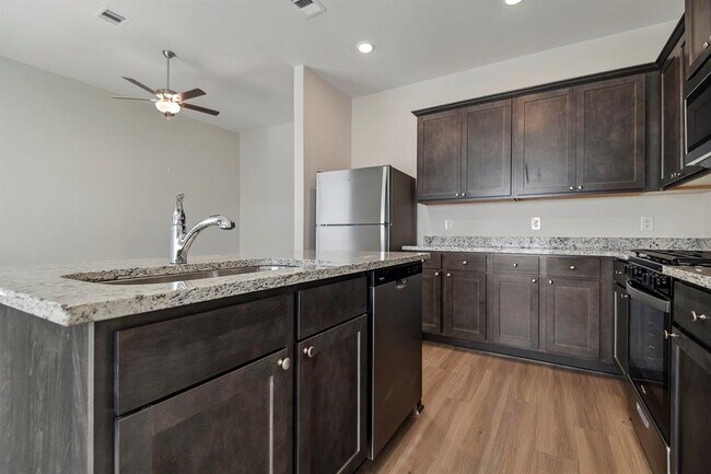 Building Photo - 460 Beechwood Hacienda Dr