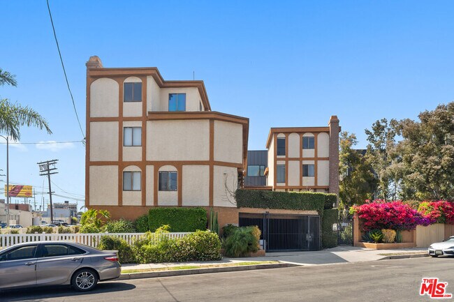 Building Photo - 2480 Penmar Ave