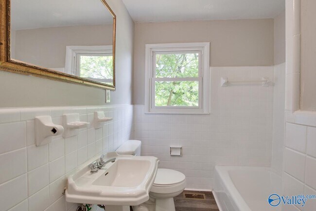 Building Photo - 4813 Joy Dr NW