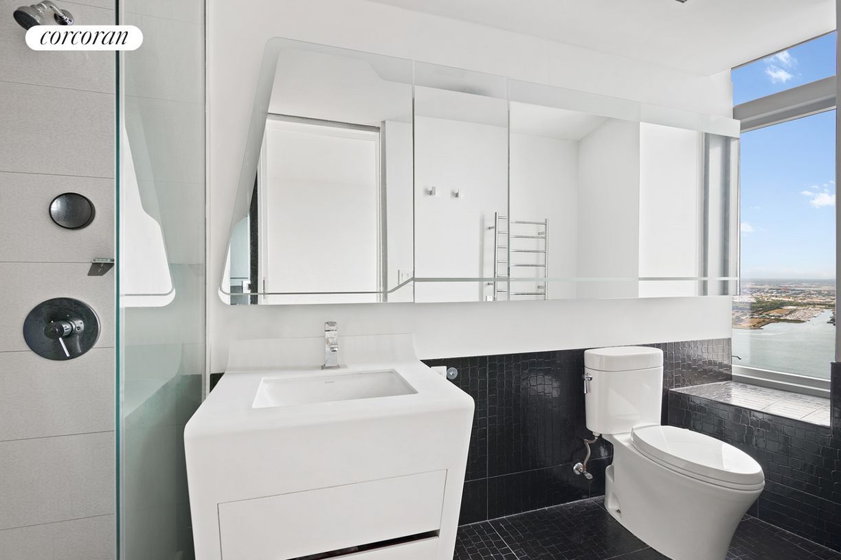 Building Photo - 123 Washington St