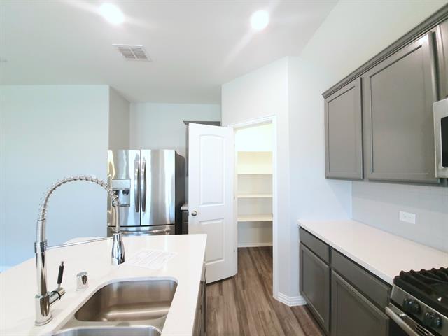 Building Photo - 822 Spruce Ln