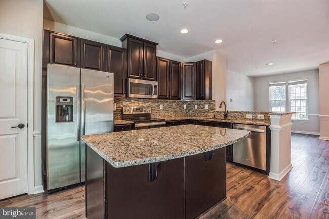 Building Photo - 8443 Clear Spring Dr