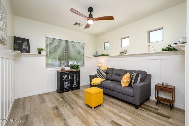 Building Photo - 17618 W Crocus Dr