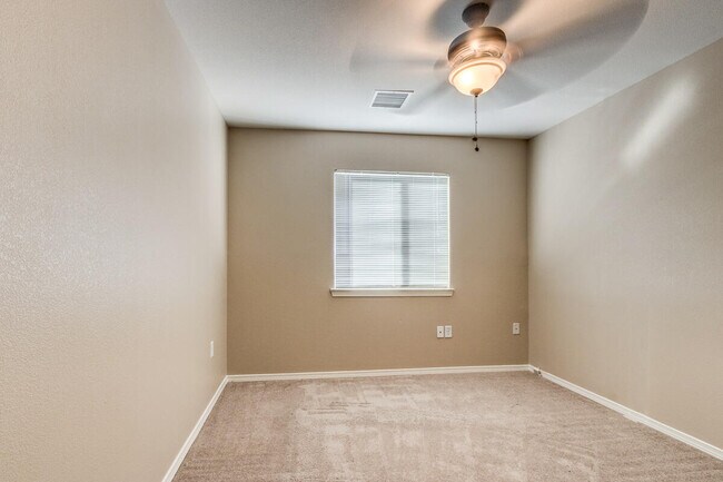 Building Photo - 13163 Kestrel Ave