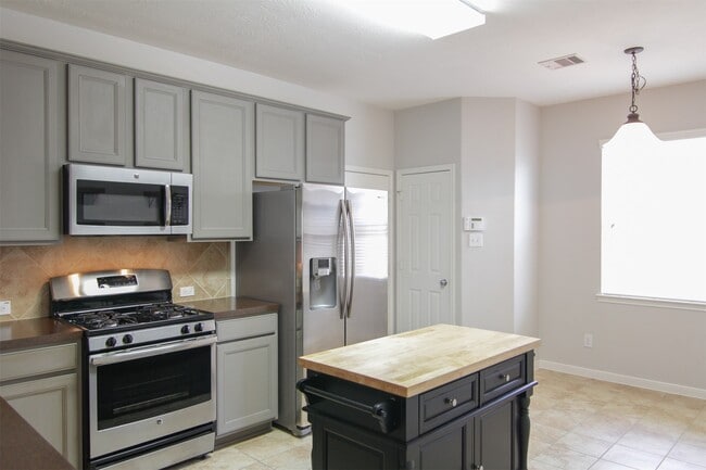 Building Photo - 15010 Sun Glaze Dr