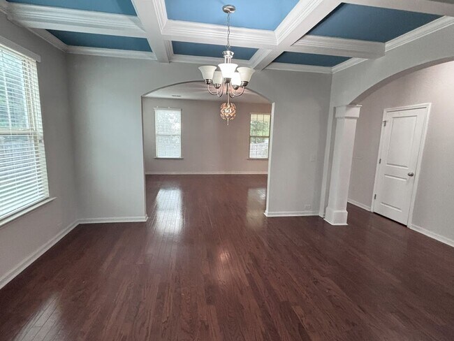 Building Photo - Magnificent Two Story Four Bedroom Home in Northeast Columbia!