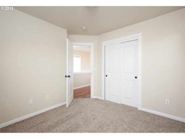 Building Photo - *FIRST FULL MONTH RENT FREE!* / No Securit...