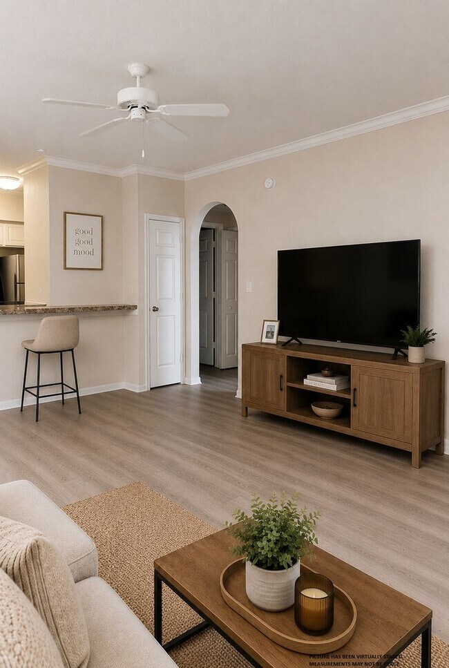 Building Photo - Updated 2x2 condo 1121 square feet, vinyl plank floors & balcony