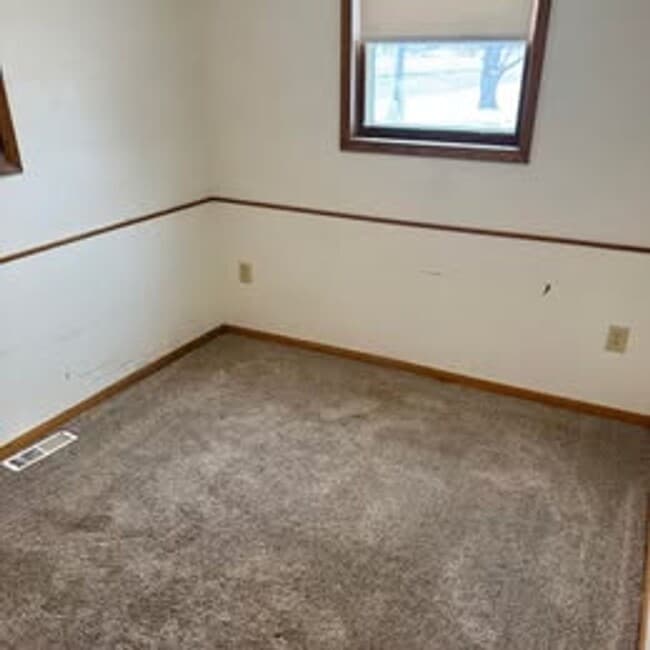 Building Photo - 721 N Teal St