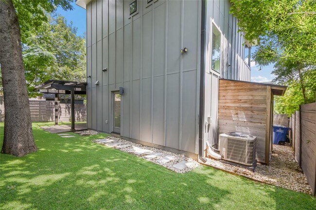 Building Photo - 4310 Jinx Ave