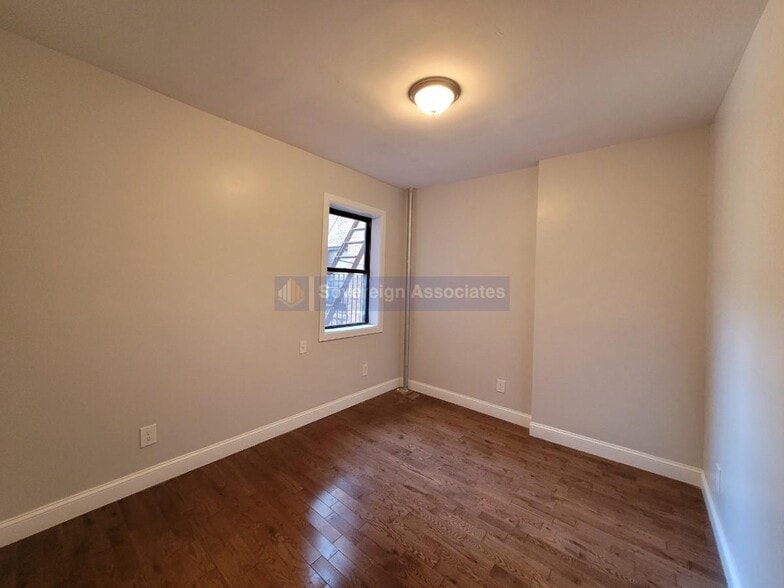 Building Photo - 141 Nagle Ave