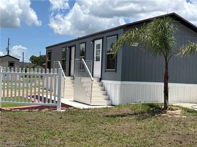 Primary Photo - 2460 Hammock Rd Rd