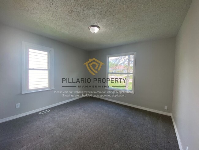 Building Photo - Freshly Renovated, 2 Bedroom, 1 Bathroom Home Available NOW!