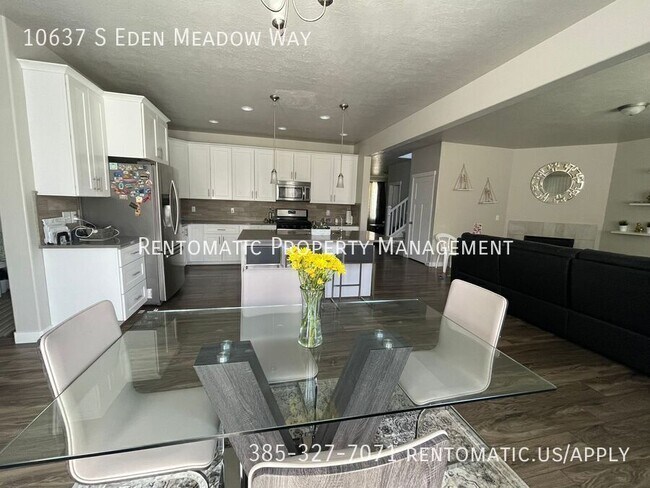 Building Photo - 10637 Eden Meadow Way