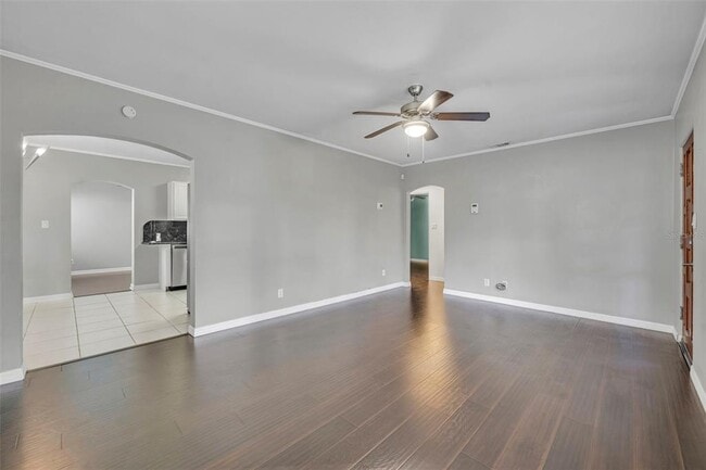 Building Photo - 1811 Park Lake St