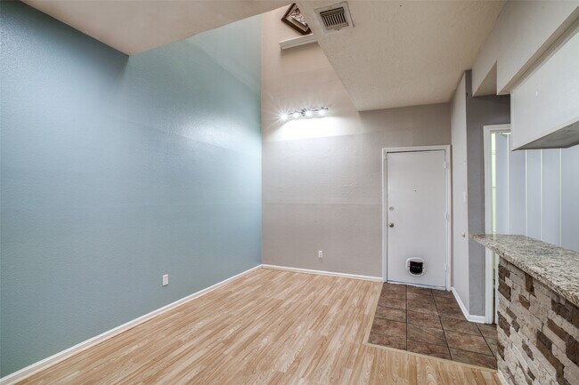 Building Photo - 800 Country Pl Dr