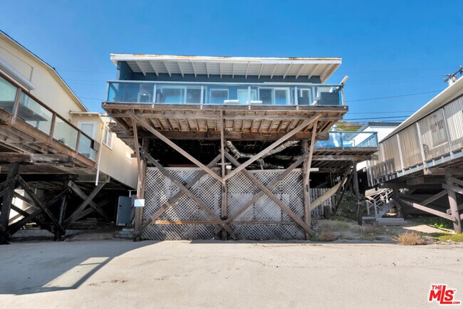 Building Photo - 24528 Malibu Rd