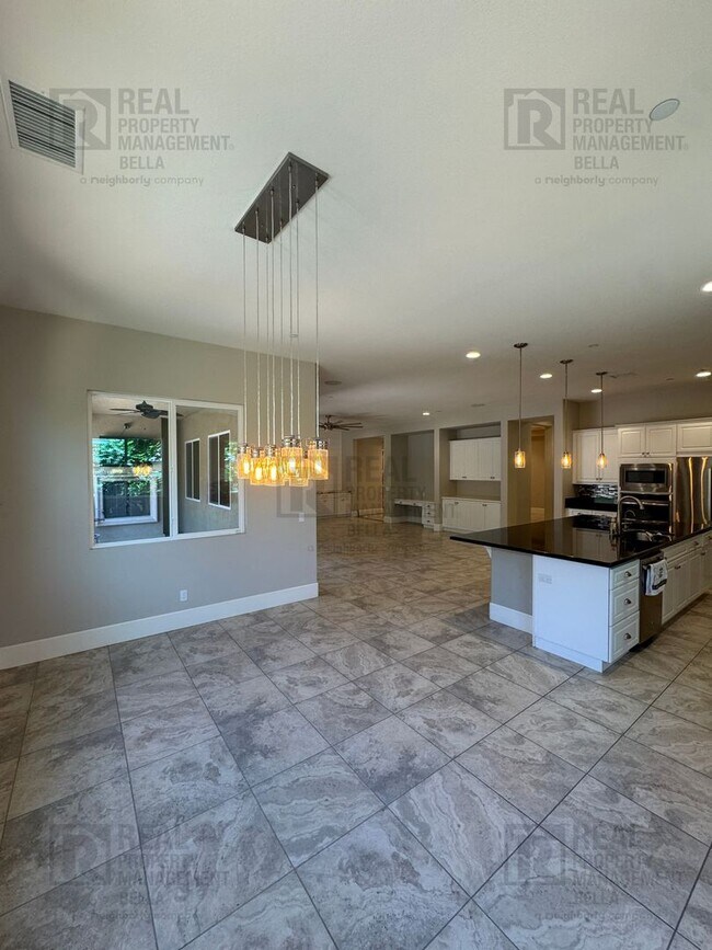 Building Photo - Beautiful Winchester Home with Open Floor Plan, Office & Solar