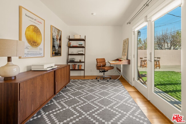 Building Photo - 944 S Hudson Ave