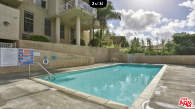 Building Photo - 2222 Beachwood Dr