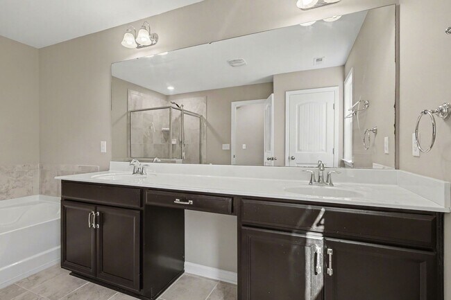 Building Photo - Beautiful 4-Bedroom End-Unit Townhome in West Cary | Open Floor Plan | Prime Location