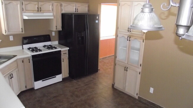 Building Photo - Northeast El Paso 4 Bed Refrig A/C