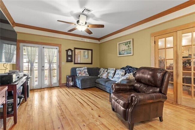 Building Photo - 1528 Schnell Dr