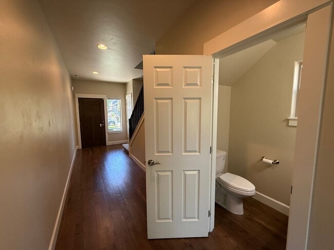 Building Photo - 3120 NE Marea Dr