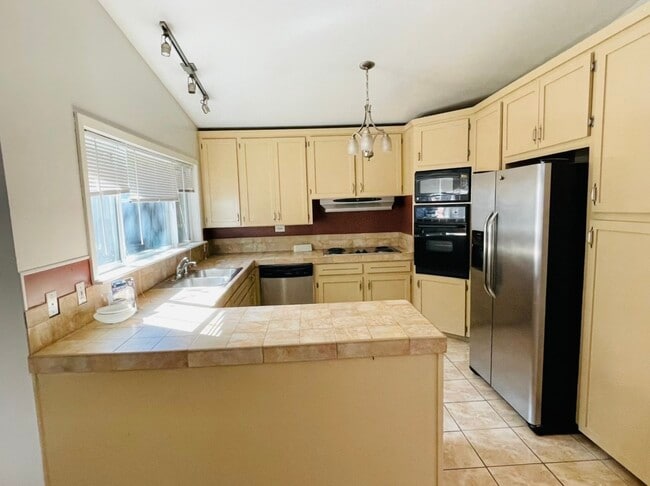 Building Photo - 4733 Merwin St