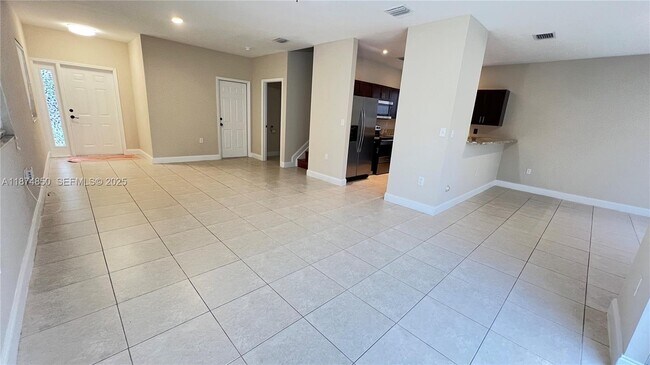 Building Photo - 370 NE 34th Ave