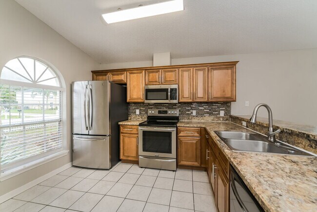 Building Photo - 1323 Dover Dr