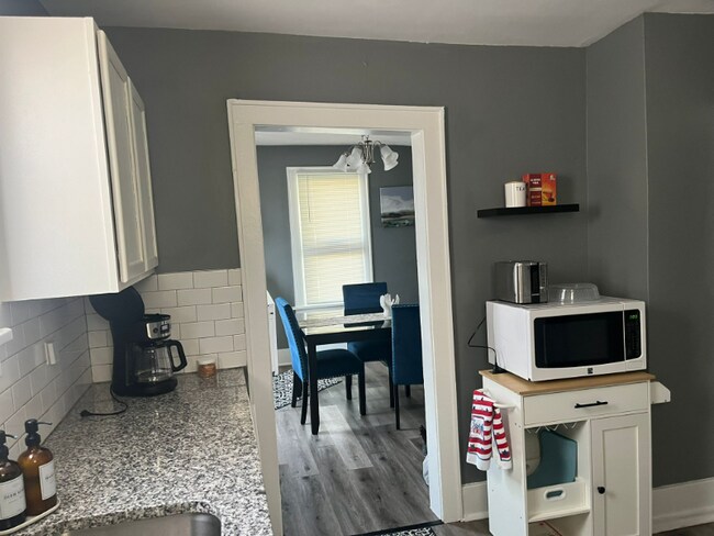 Building Photo - 207 New York St