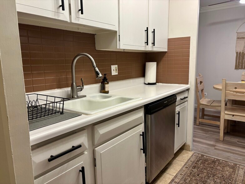 Kitchen - 1111 Ash St