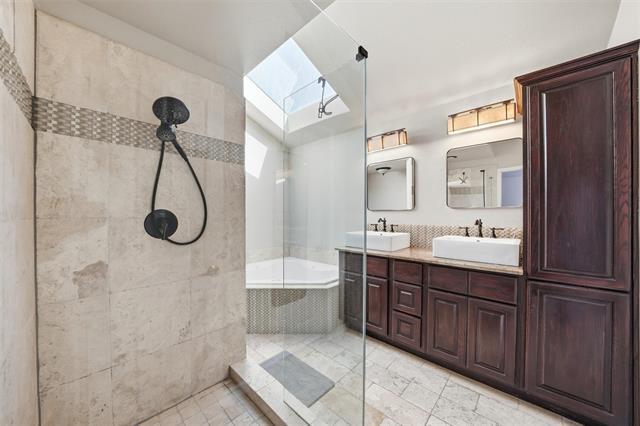 Building Photo - 3313 Overland Dr