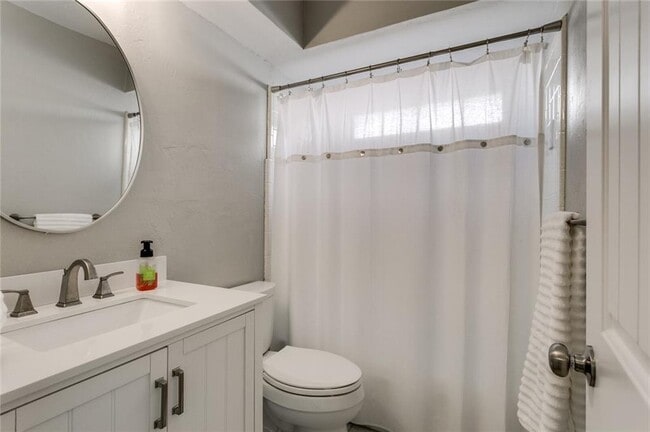 Building Photo - 1022 Garden Grove