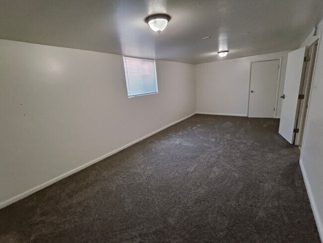 Building Photo - 6 W 1400 S