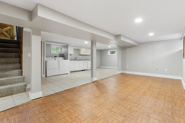 Building Photo - 16 Paulson Dr