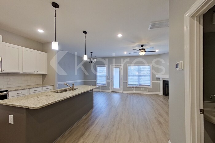 Building Photo - 3717 Oak Leaf Wy