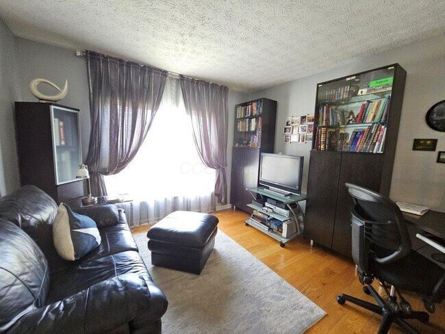 Building Photo - 4540 Redwood Vine Dr