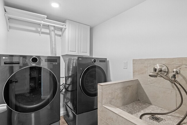 Building Photo - Modern South Denver Gem Available Now!!!