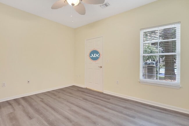 Building Photo - Live the Lowcountry Lifestyle in Comfort a...