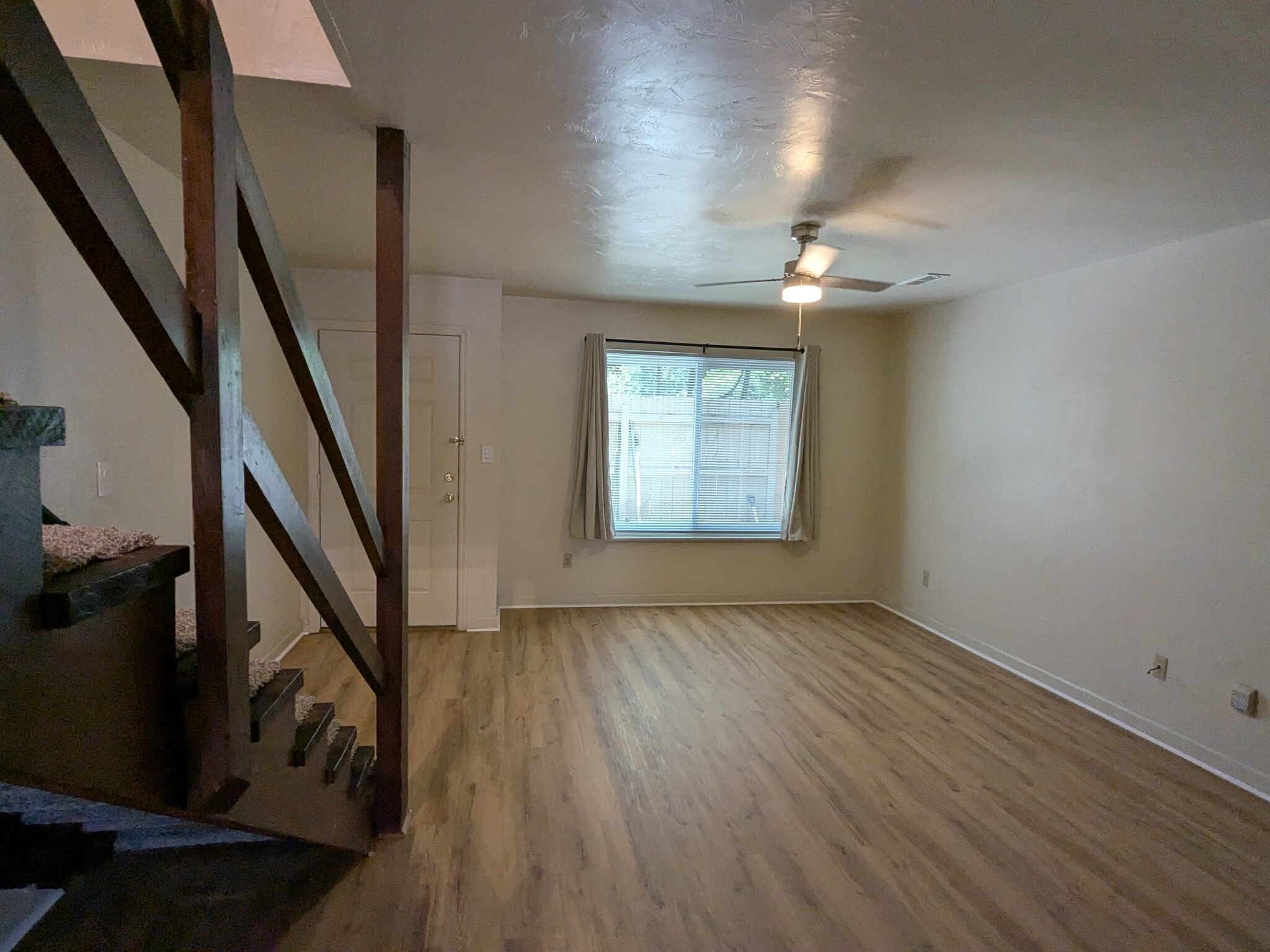 Building Photo - 566 Teal Ln