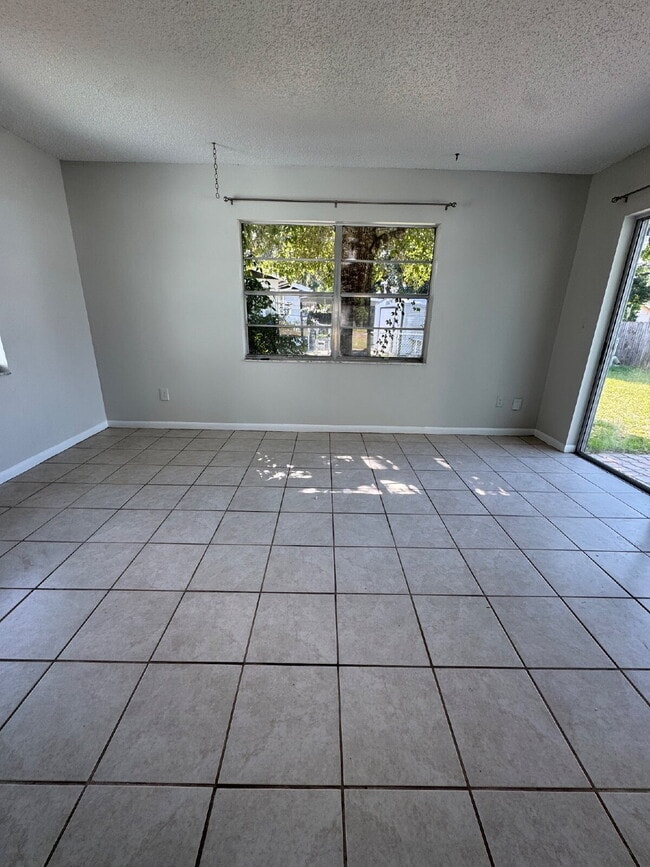 Building Photo - Adorable 2 Bedroom 2 Bath home in St. Augu...