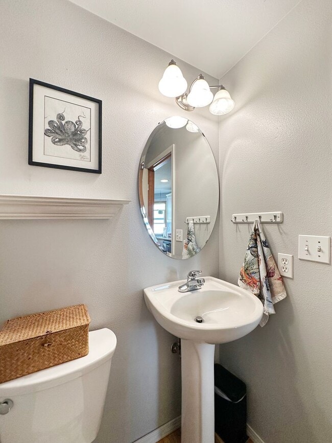 Building Photo - 2bd/1.5ba Seattle Townhome