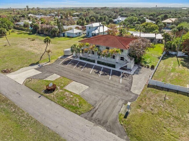 Building Photo - 2319 Tamarind Dr